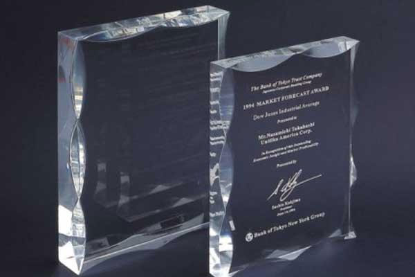 玻璃鐳射logo設(shè)備—紫外激光打標(biāo)機