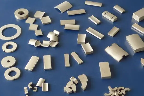 PTC陶瓷發(fā)熱片電子陶瓷切割設(shè)備——陶瓷激光切割機(jī)