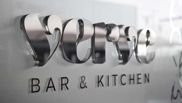 激光切割亞克力廣告牌，城市中的新亮點(diǎn)