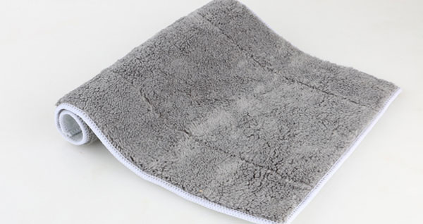 滌綸滾筒刷絨布激光切割工藝，細(xì)節(jié)處凸顯品質(zhì)