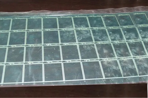 手機全面屏異形切割設(shè)備——屏幕面板激光切割機